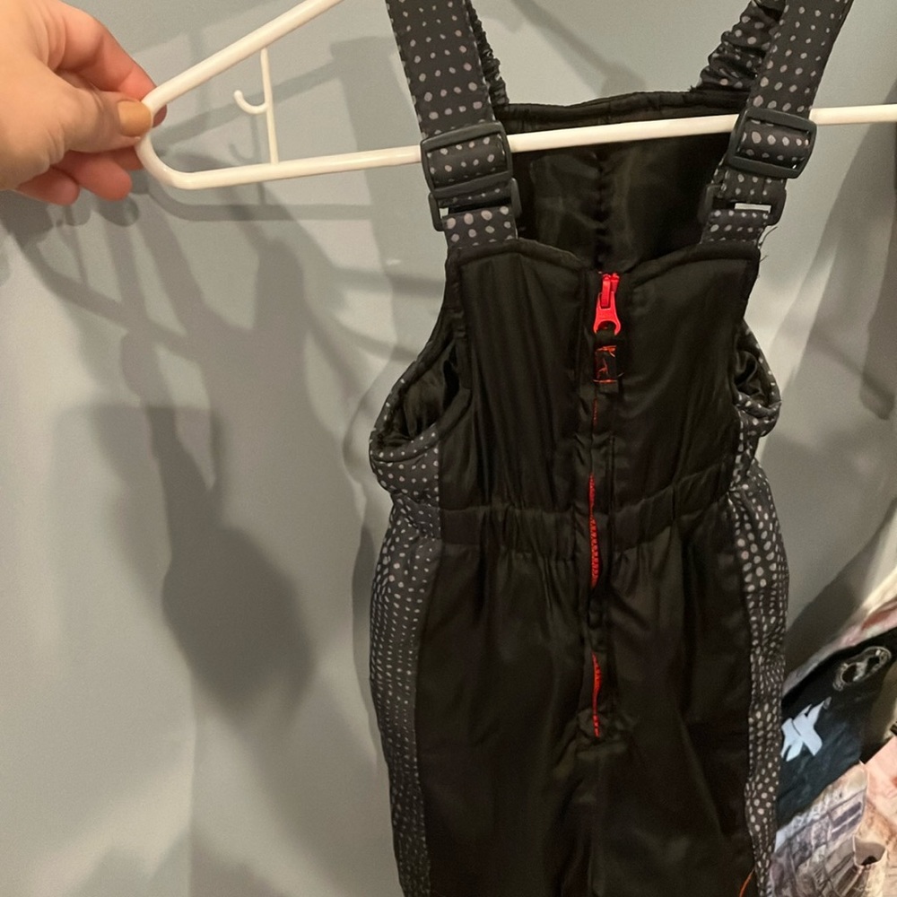 Toddler size 4 snow suit.